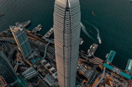 香港蜗居(香港蜗居：大都市中的小人物生活)